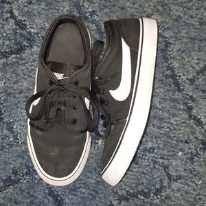 Boys Canvas Nike shoes